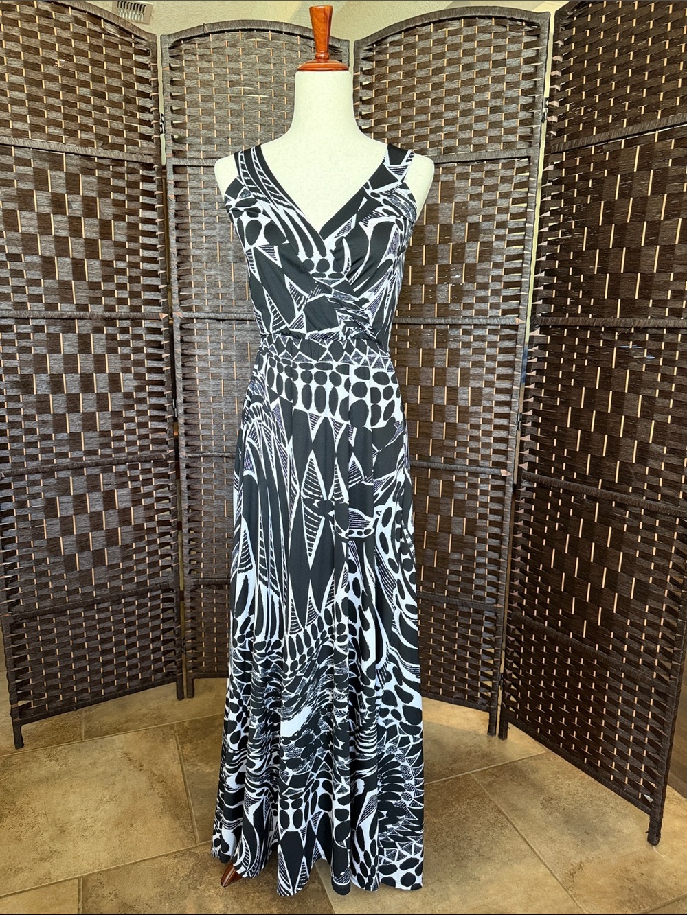 Olivia Matthews Black & White Printed V-Neck Maxi Dress